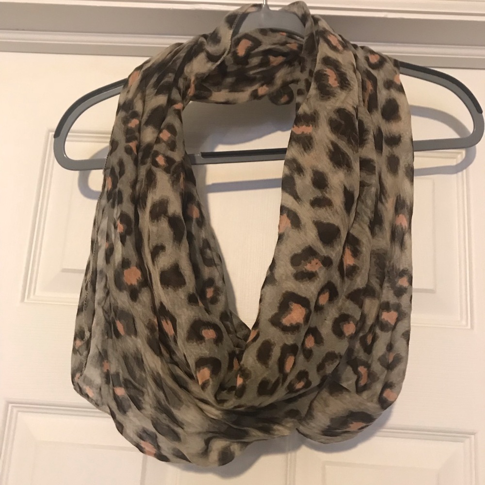 H&M cheetah scarf
